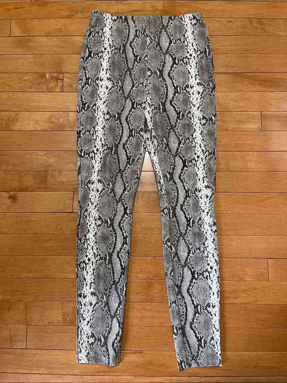 H&M Monochrome Snake Print Leggings - size medium